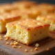 Base de biscuit croustillant pour gâteau en gros plan