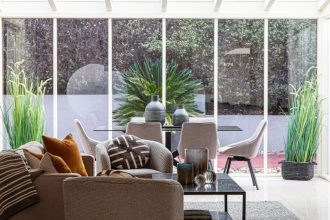 Véranda ou extension classique : lequel choisir pour agrandir votre maison ?